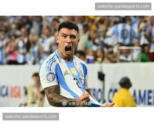 官方：曼联后卫利桑德罗·马丁内斯因脚踝韧带扭伤，赛季报销