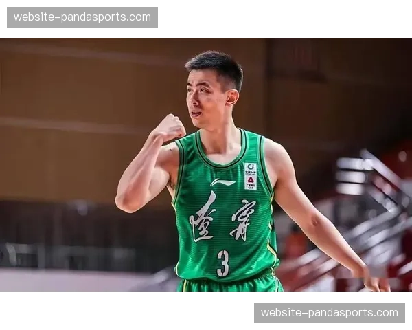 赵继伟获评三月最佳防守球员,季后赛首战贡献4次抢断 赵继伟获评三月最佳防守球员,季后赛首战贡献4次抢断