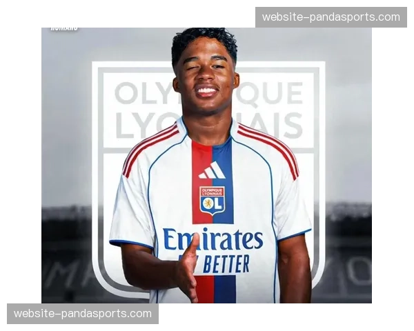 恩德里克开场18分钟破门，里昂客场2-0领先巴黎